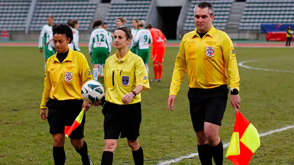 Arbitre de foot, La Poste soutient les arbitres depuis 2007